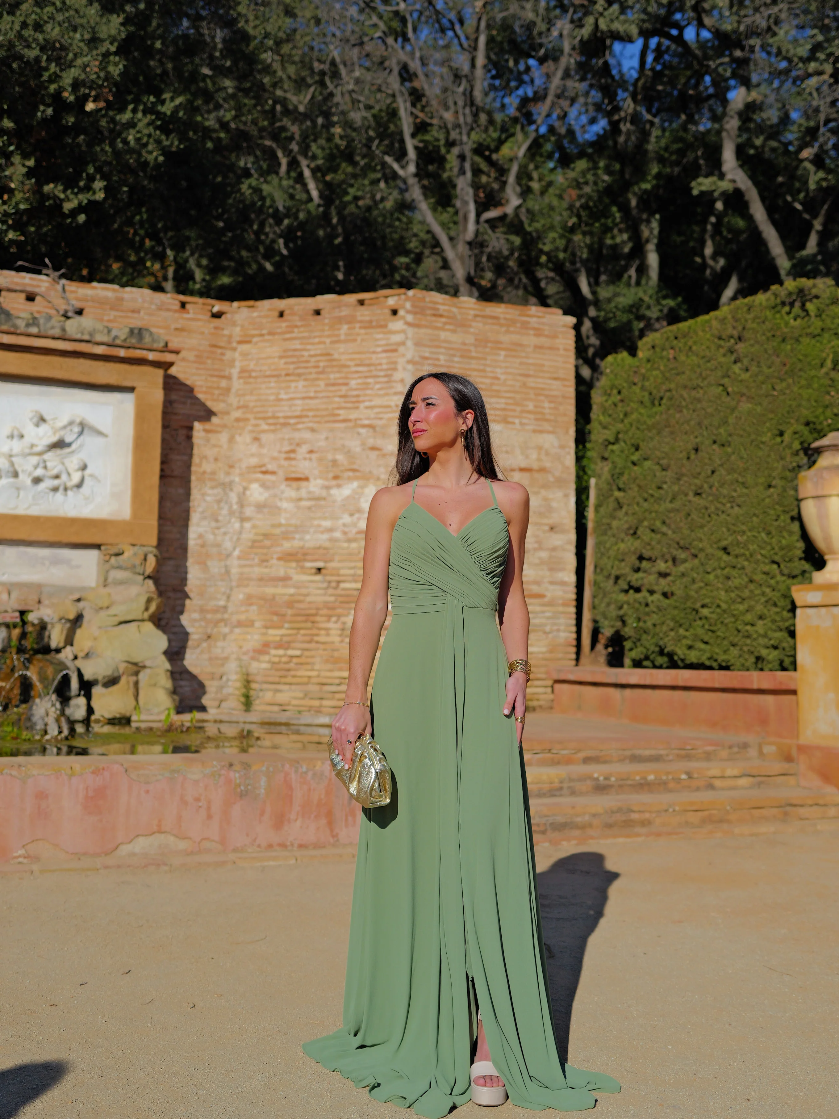 Vestido pico halter fruncido oliva - Image 5