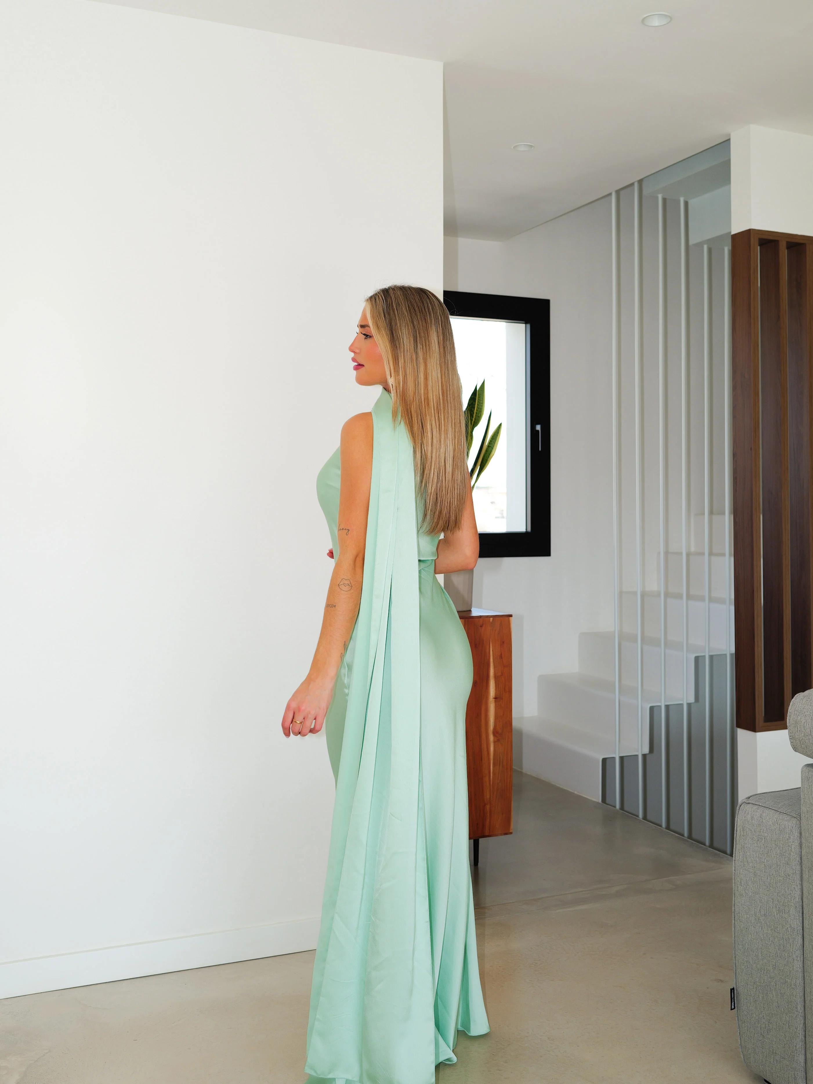 Vestido largo raso choker menta - Image 3