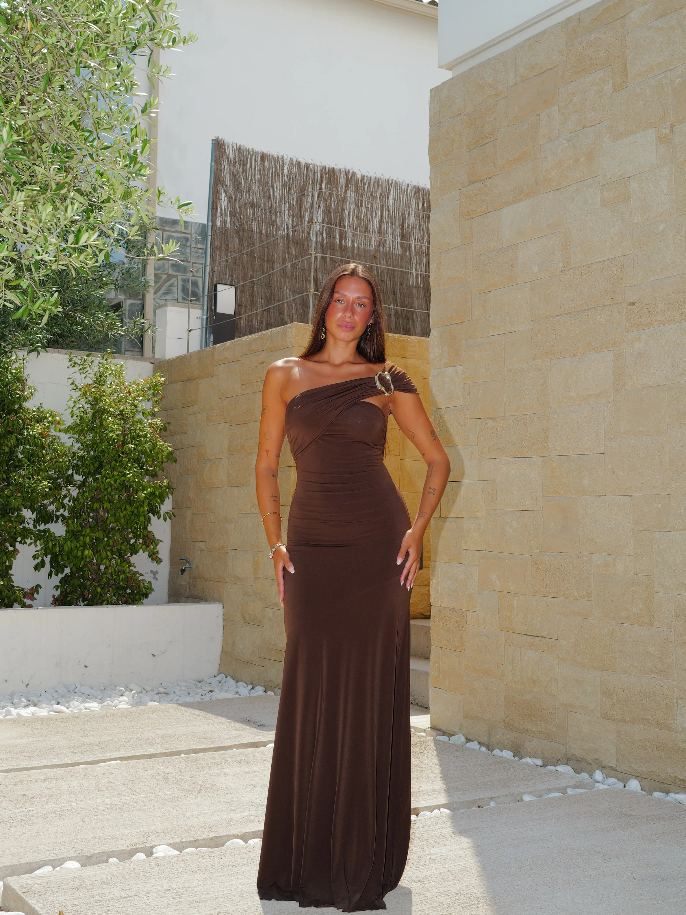 Vestido largo tirante detalle chocolate