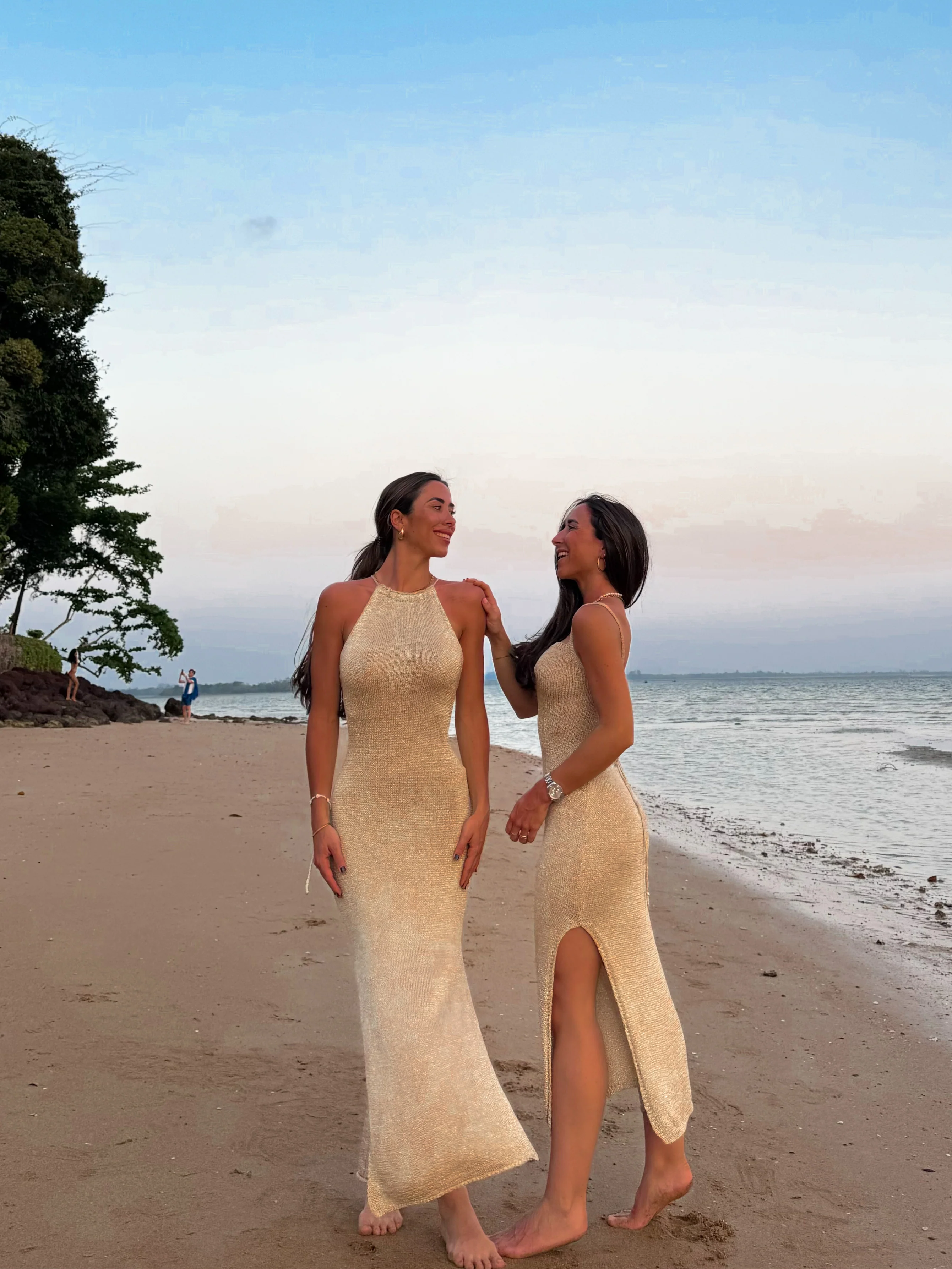 Vestido midi punto dorado - Image 17