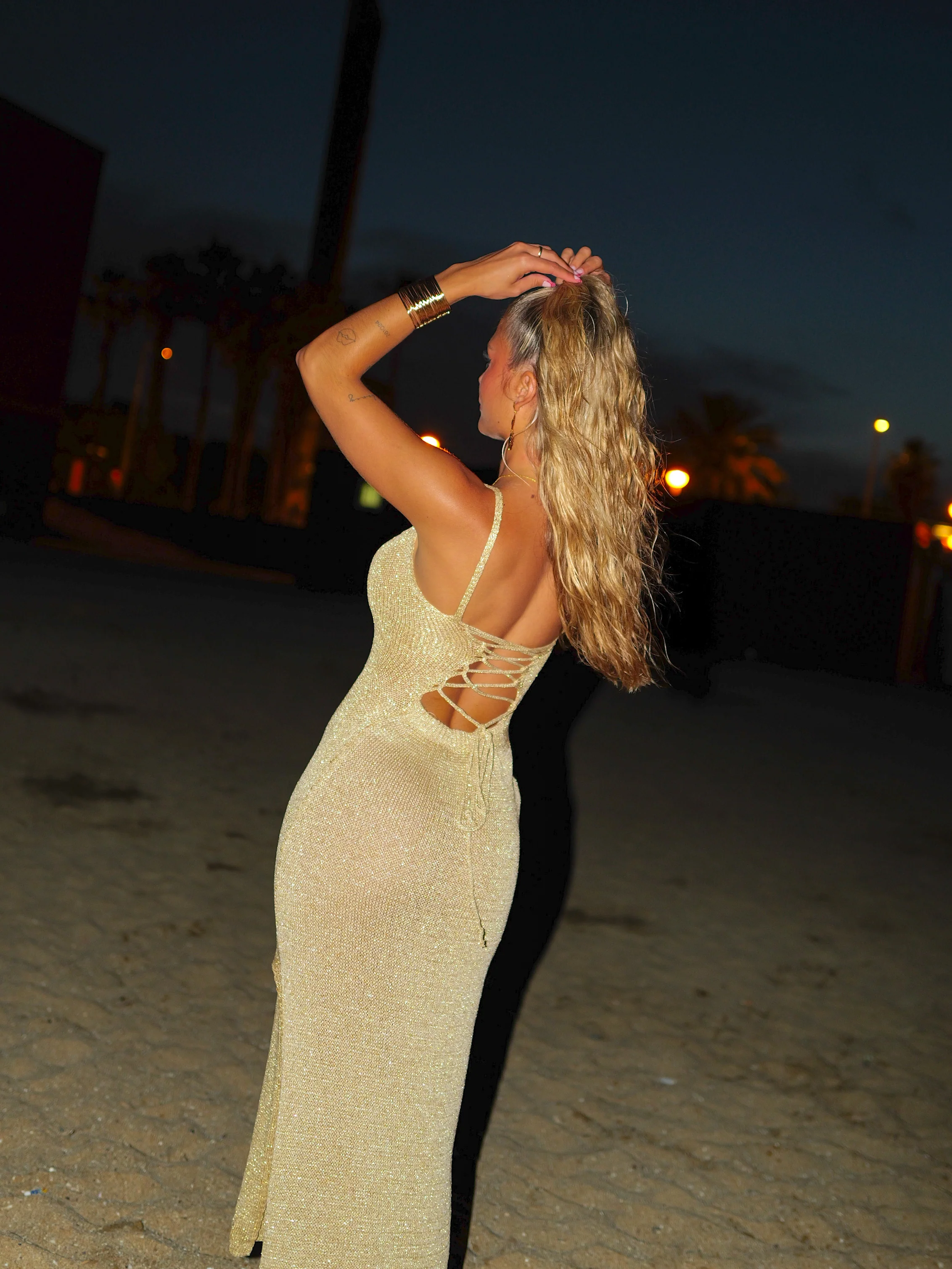 Vestido midi punto dorado - Image 4