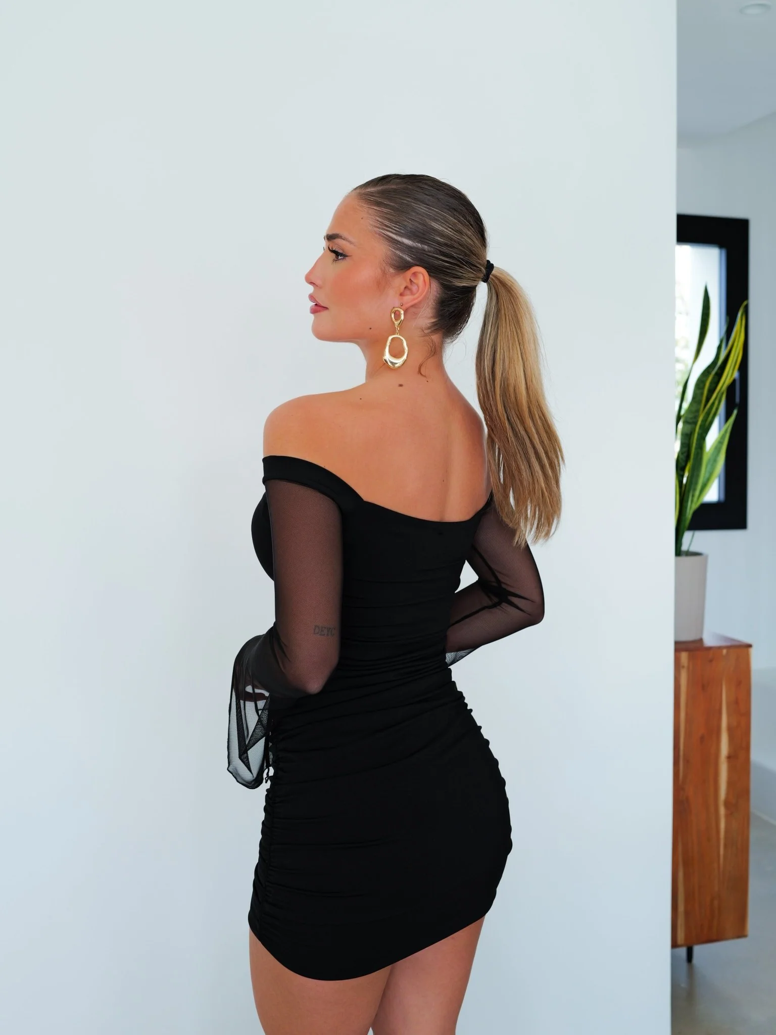 Vestido mini bardot mangas tulle negro - Image 10