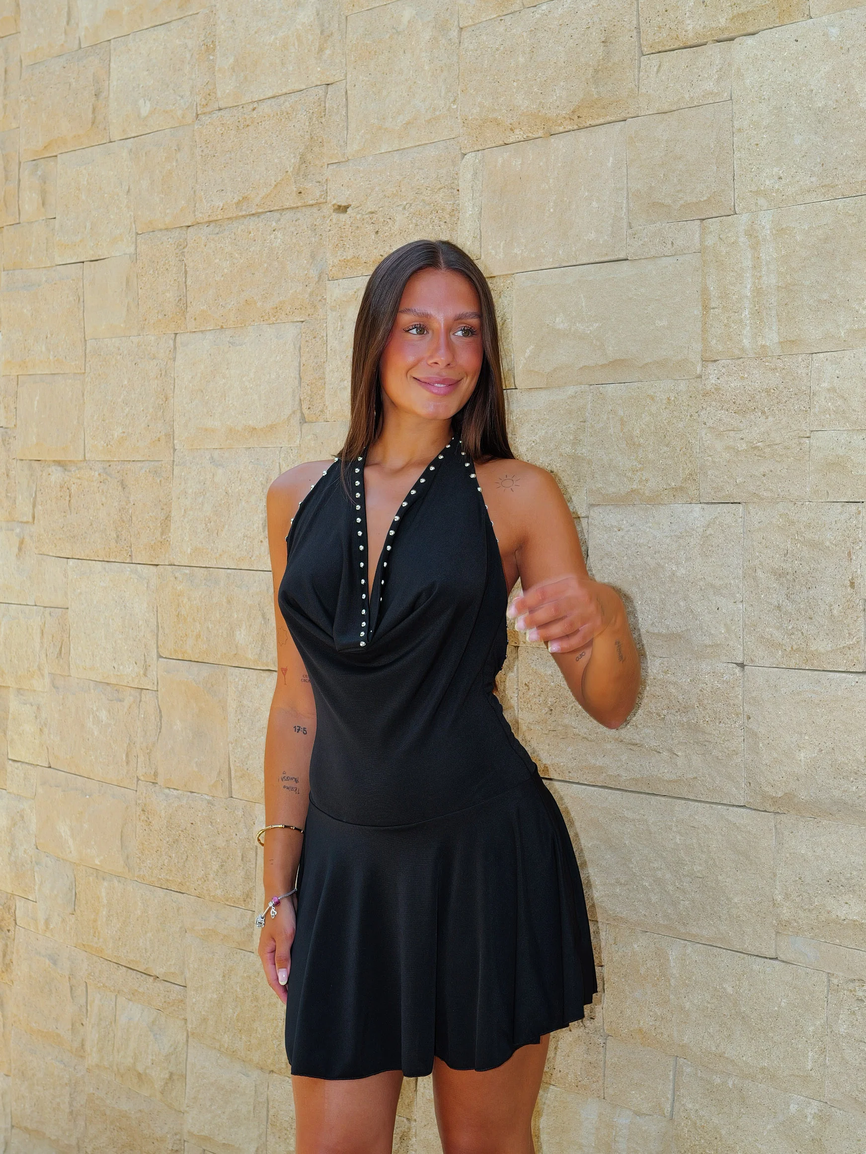 Vestido mini halter tachuelas negro - Image 2