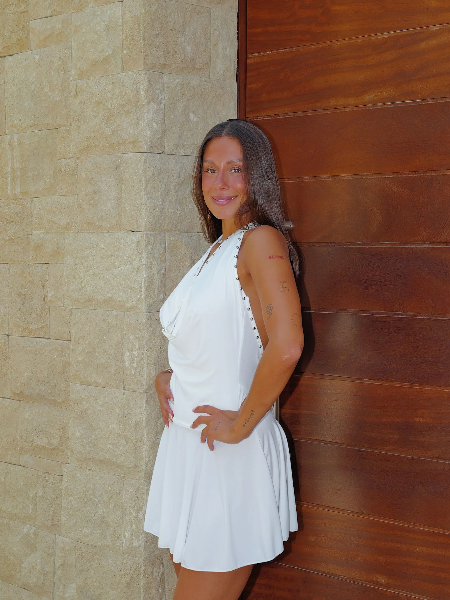 Vestido mini halter tachuelas blanco - Image 6