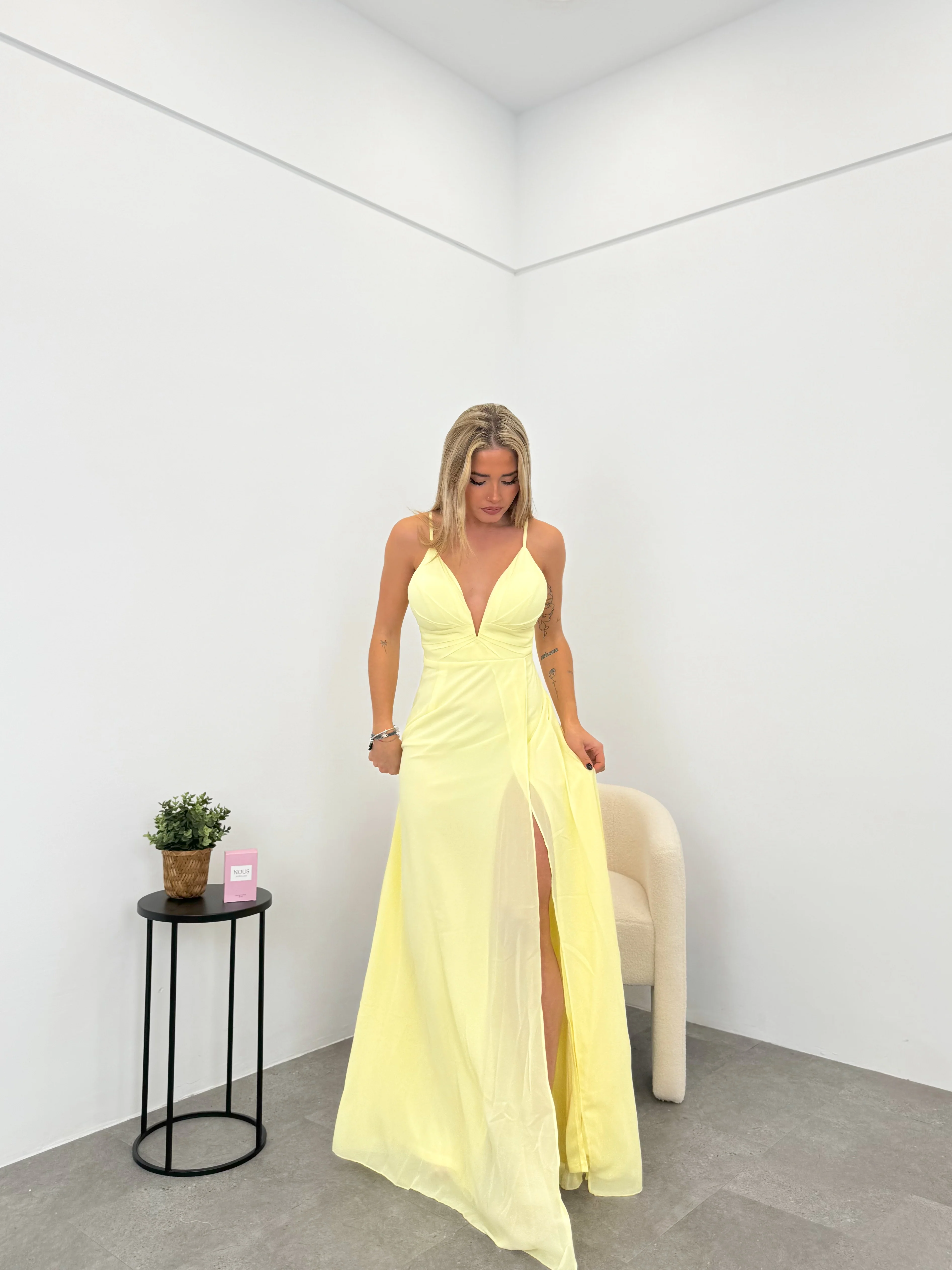 Vestido crepe pico amarillo - Image 3