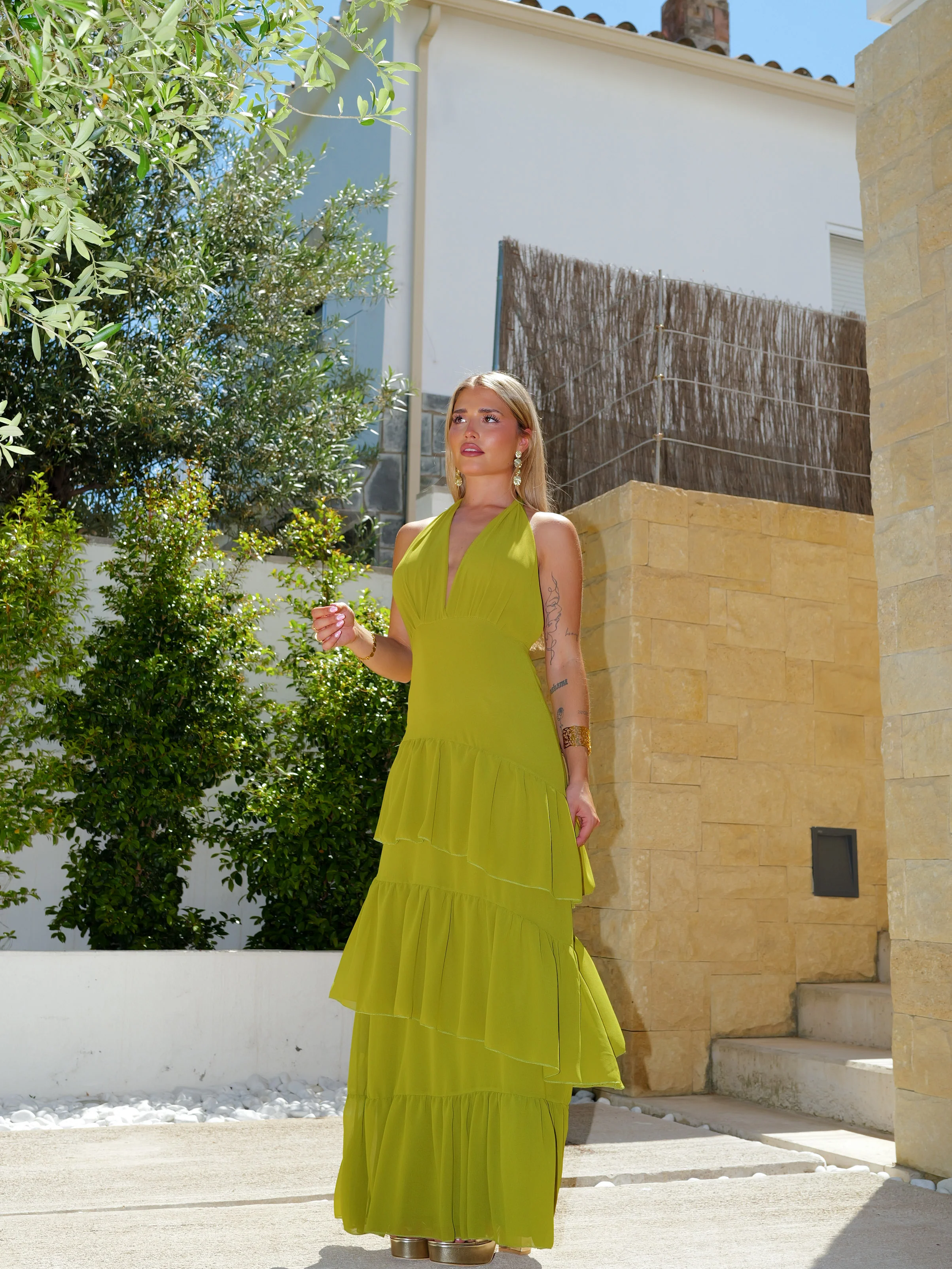 Vestido pico volantes oliva