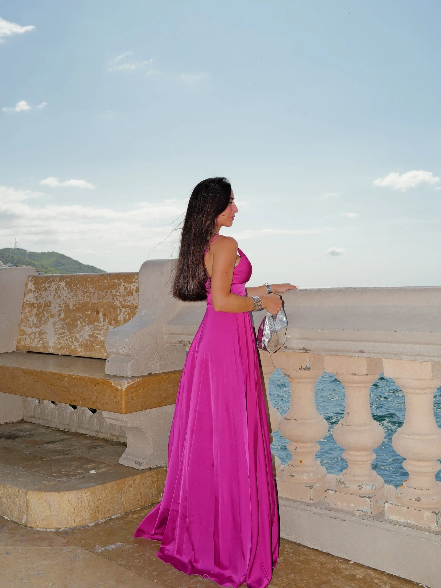 Vestido raso pico fucsia - Image 7