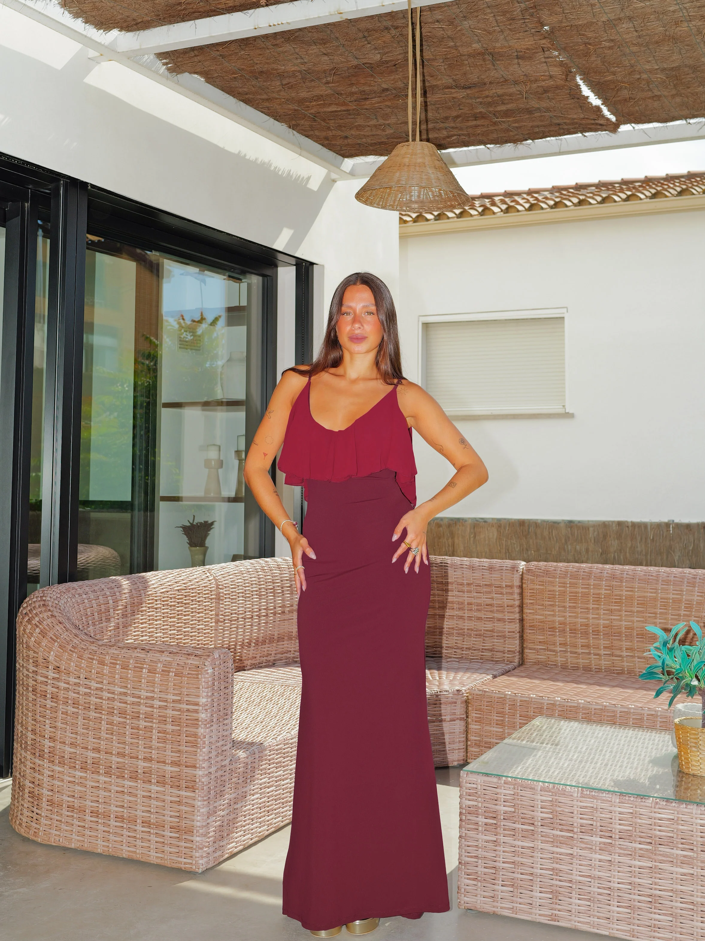 Vestido tirantes escote volantes burdeos - Image 3