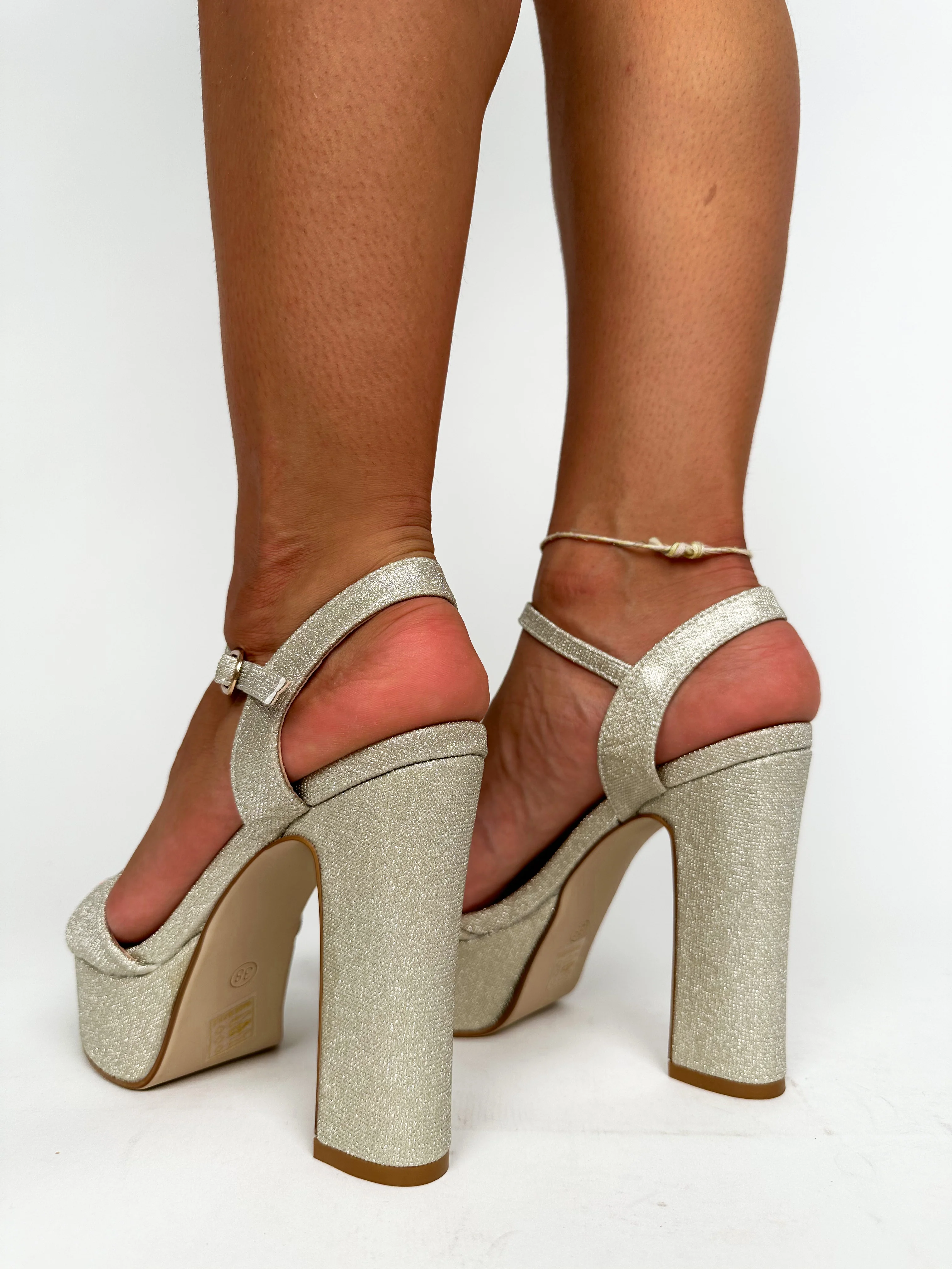 Sandalia plataforma glitter dorada - Image 3