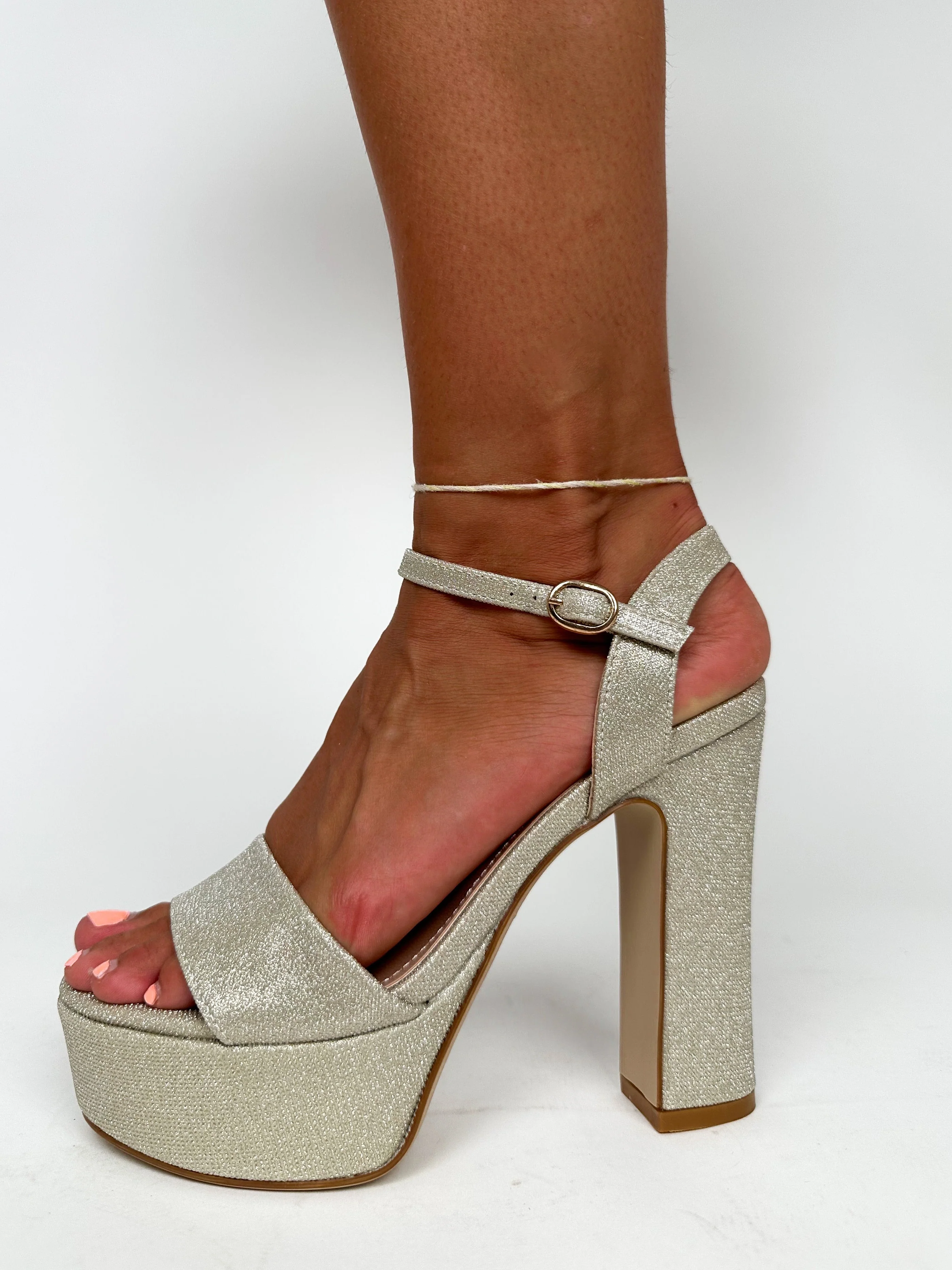 Sandalia plataforma glitter dorada - Image 5