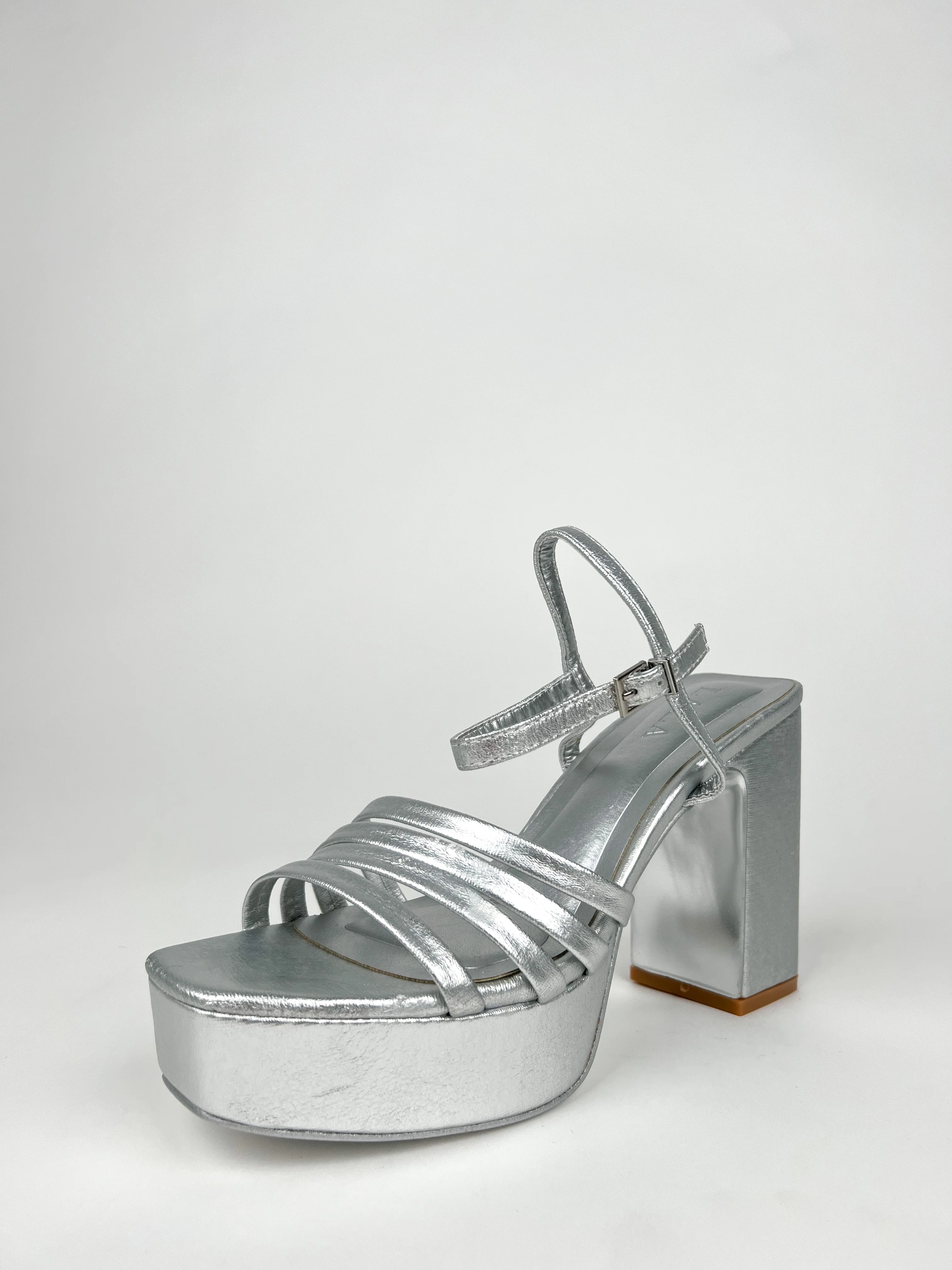 Sandalia plataforma bandas plata - Image 6